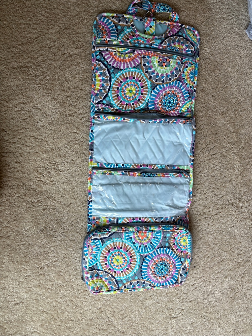 Vera bradley Quilted Hanging cosmetic Organizer in Multicolor Medallion Print - Picture 3 of 4